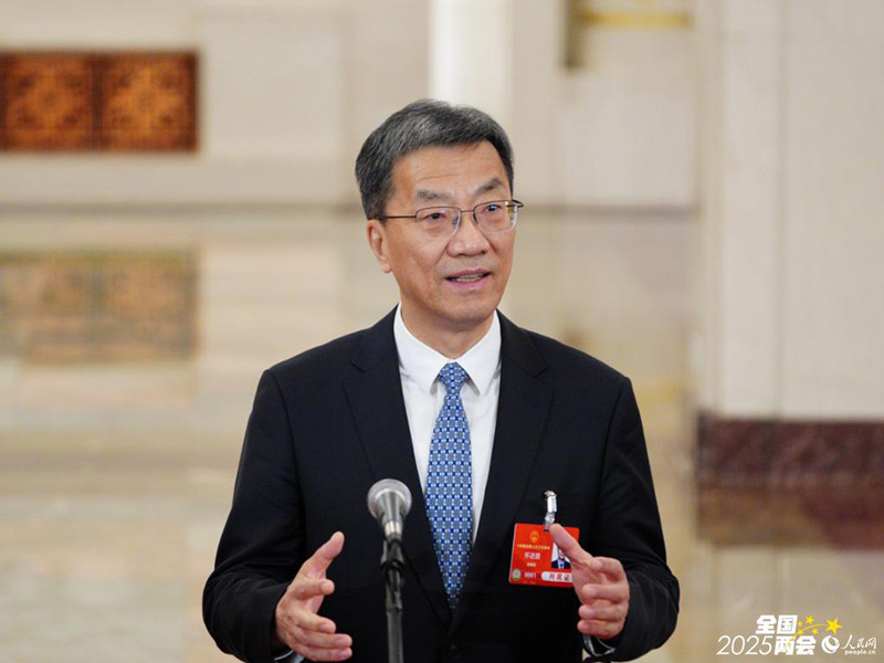 教育部部长怀进鹏接受采访。人民网记者 许峥摄