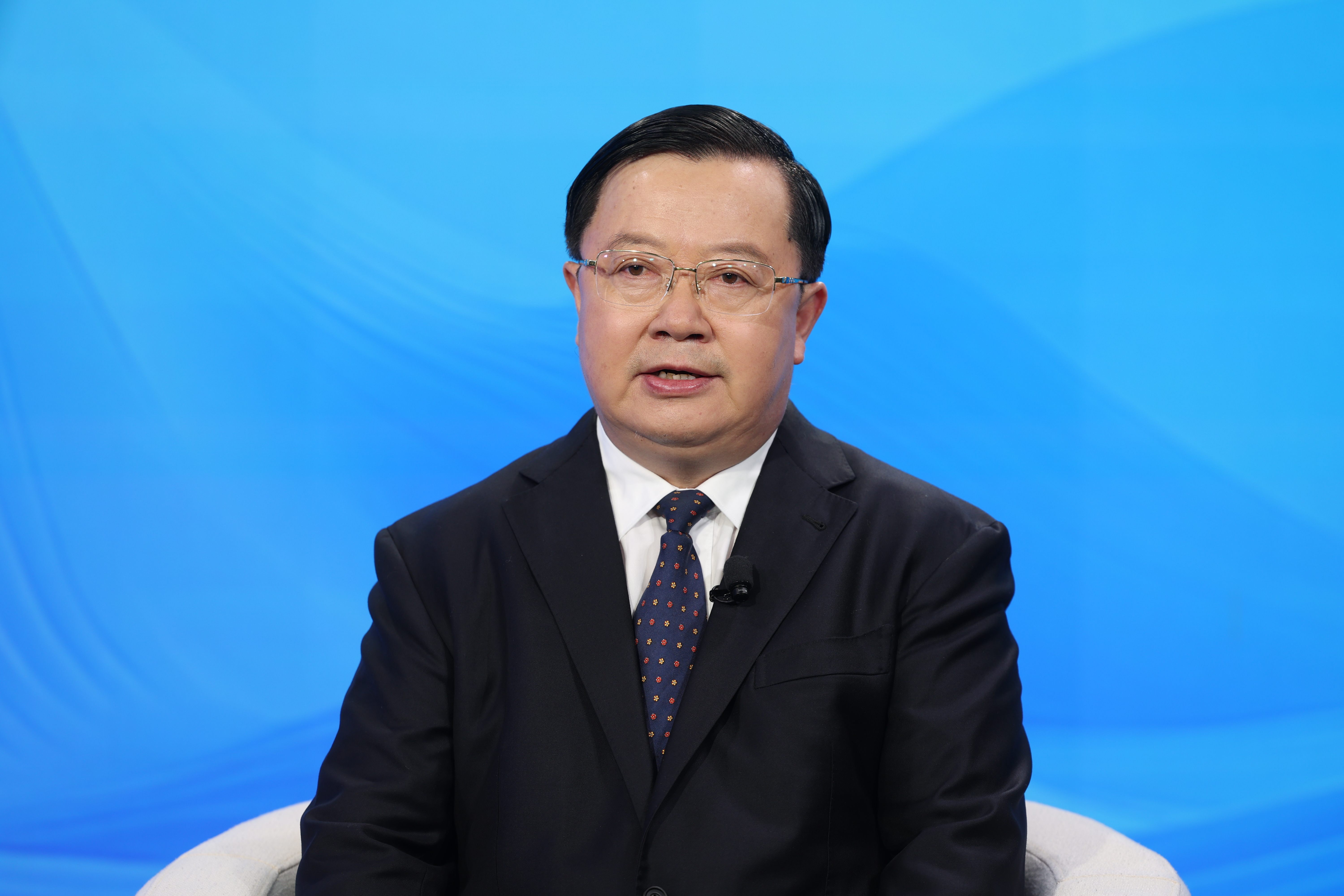 全国人大常委会委员、华侨委员会副主任委员，致公党中央副主席曹鸿鸣